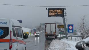 Cronaca meteo diretta - Neve, disagi sulla A6 Torino-Savona: tratto chiuso ai mezzi pesanti - Video