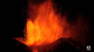 Cronaca eruzione Etna, grande parossismo: straordinarie fontane di lava. Video