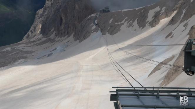 Cronaca meteo Alpi - Marmolada, il livello di neve presente a luglio a quota 3000 - VIDEO