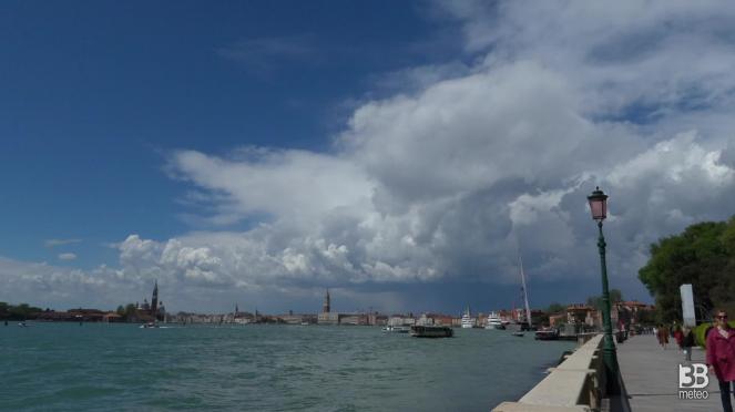 Cronaca meteo - Maltempo, fronte temporalesco raggiunge la laguna di Venezia: video