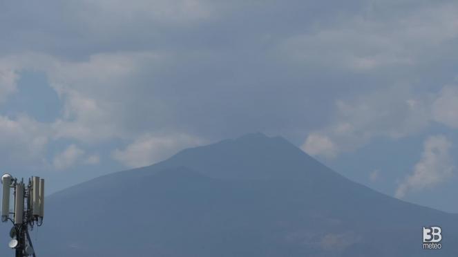 Cronaca Etna, vulcanologo: prendiamo esempio dal Giappone per la gestione delle ceneri. Video