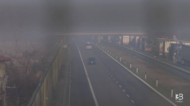 Cronaca meteo diretta - Caos sulla A21, ancora chiusa l'autostrada: mezzi in sirena - Video