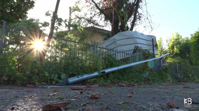 Cronaca meteo diretta - Possibile tornado Borgo Mantovano, la scia di danni -Video