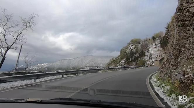 Cronaca meteo diretta - Neve nell'entroterra ligure, camera car a Rezzoaglio (Genova) - Video