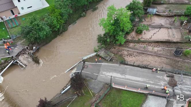 Cronaca meteo diretta - Vicenza. Maltempo, piena torrente fa crollare ponte a Malo: immagini da drone - Video