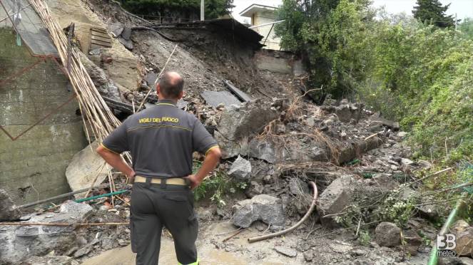 Cronaca meteo. Frana a Genova, abitanti isolati: danni anche a terreno privato. Video