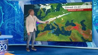 Molti nubi e qualche fenomeno al Nord e sulle tirreniche, soleggiato altrove...