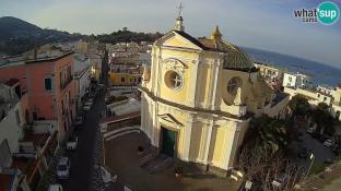 Webcam Ischia - Via Roma e vista sulla Chiesa di Santa Maria delle Grazie in San Pietro